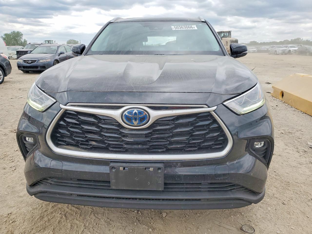 2023 Toyota Highlander Hybrid Bronze Edition - Image 5