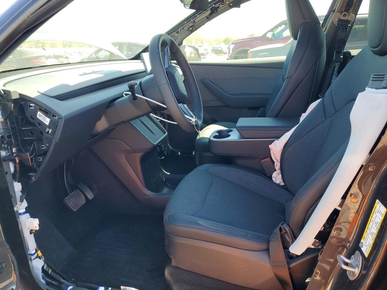 2026 Tesla Model Y - Image 7