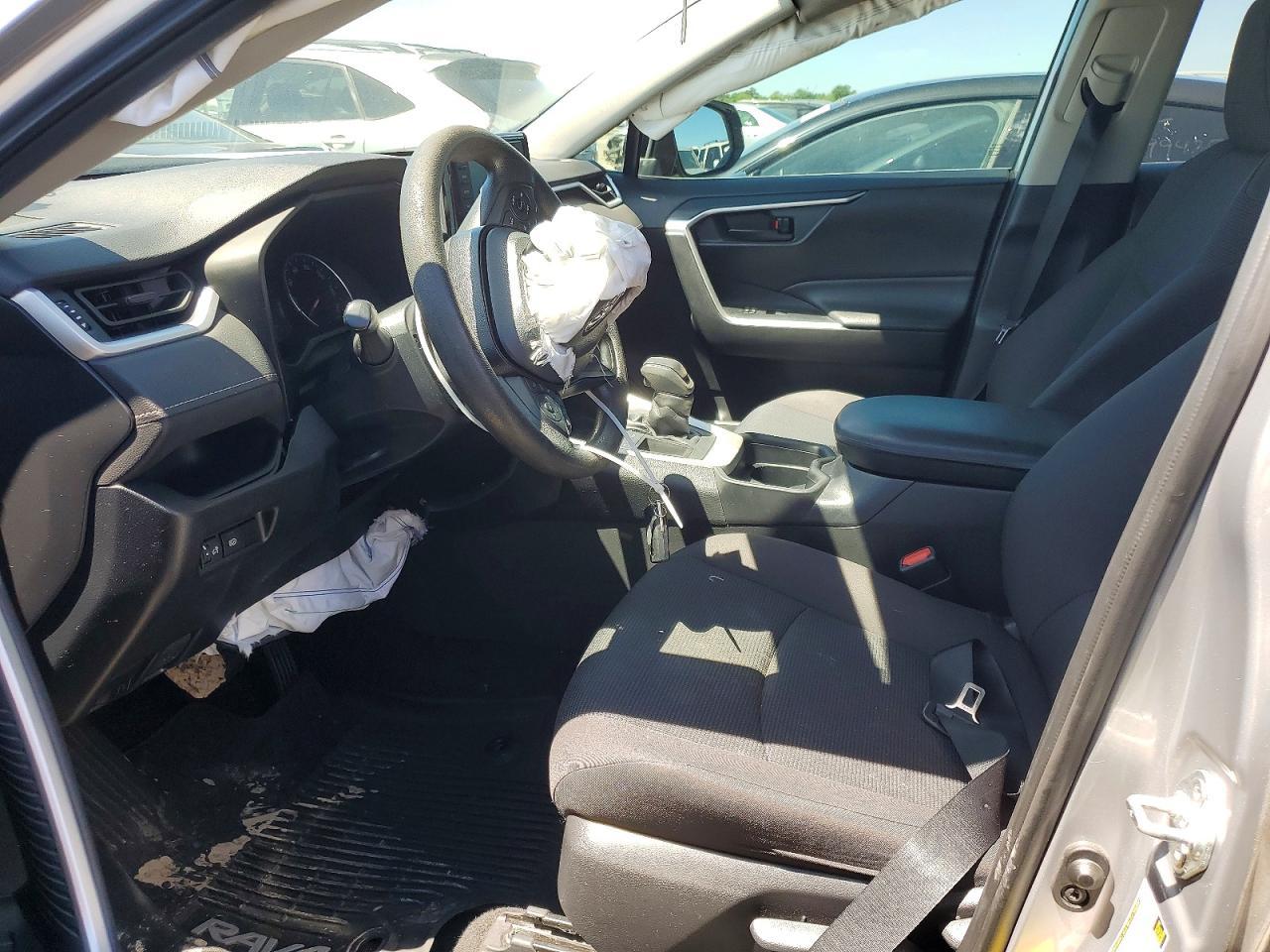 2020 Toyota Rav4 Le - Image 7