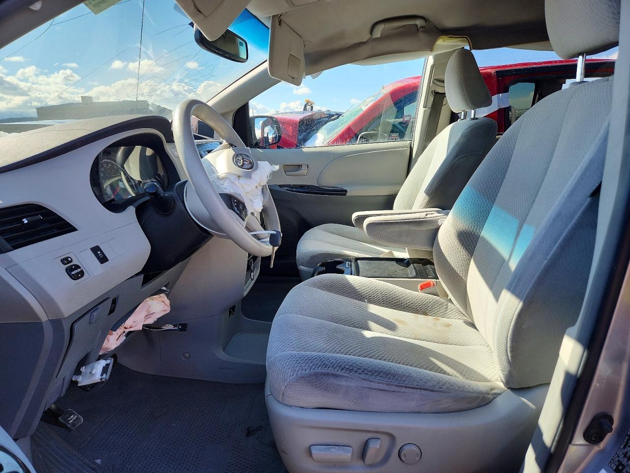 2011 Toyota Sienna - Image 7