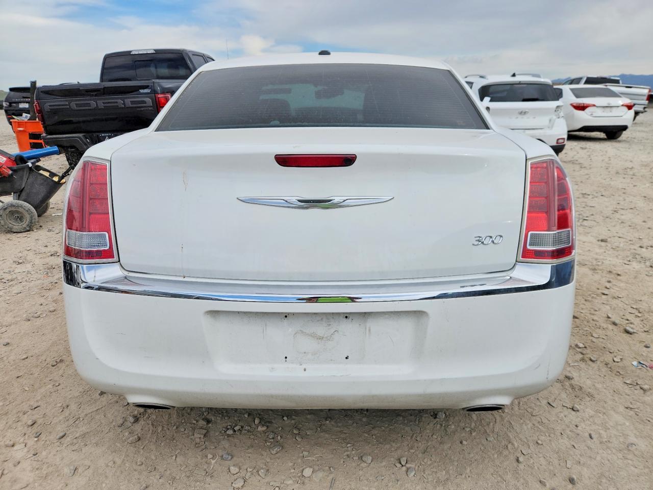 2014 Chrysler 300 - Image 6