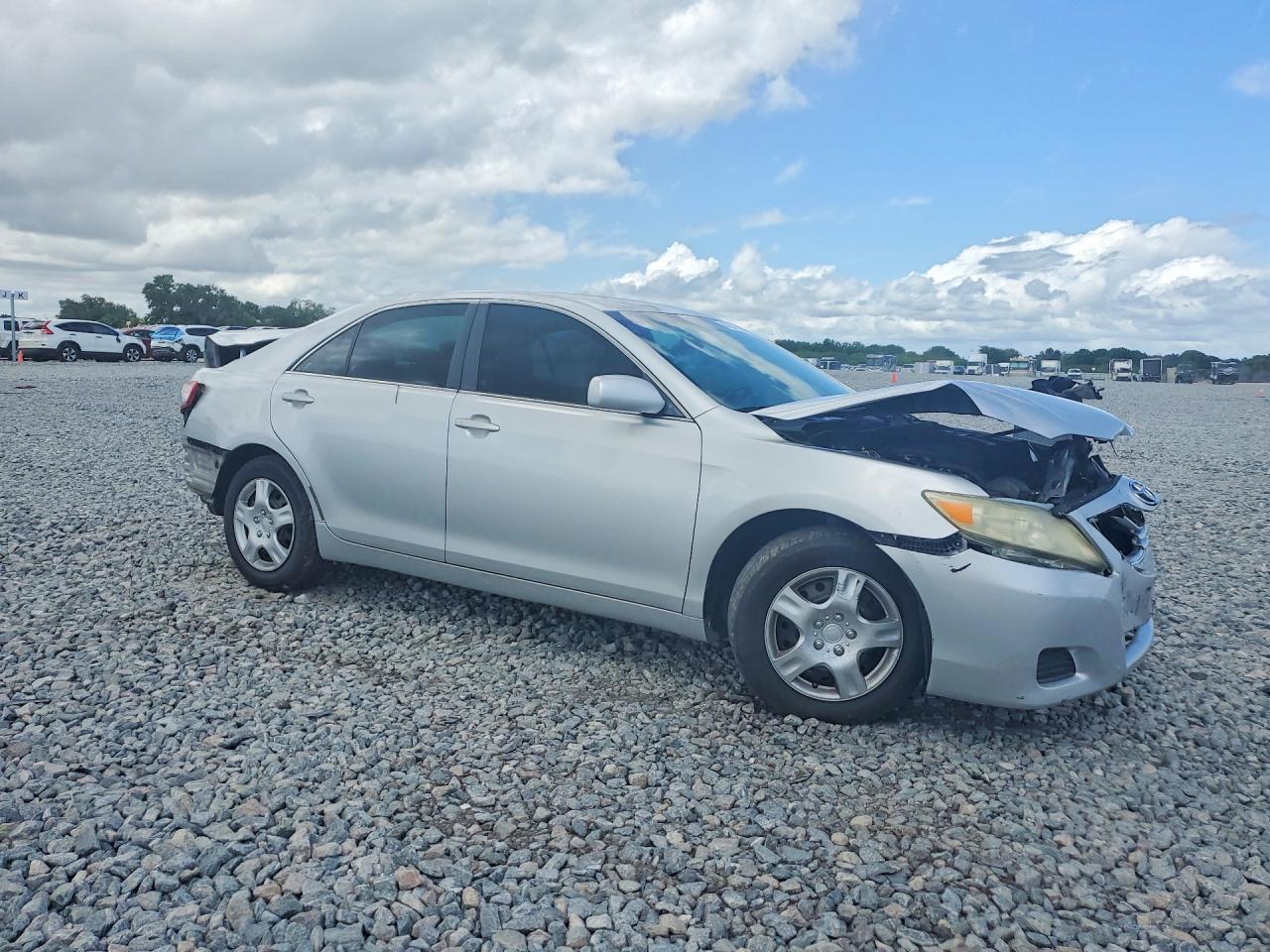 2011 Toyota Camry Le - Image 4
