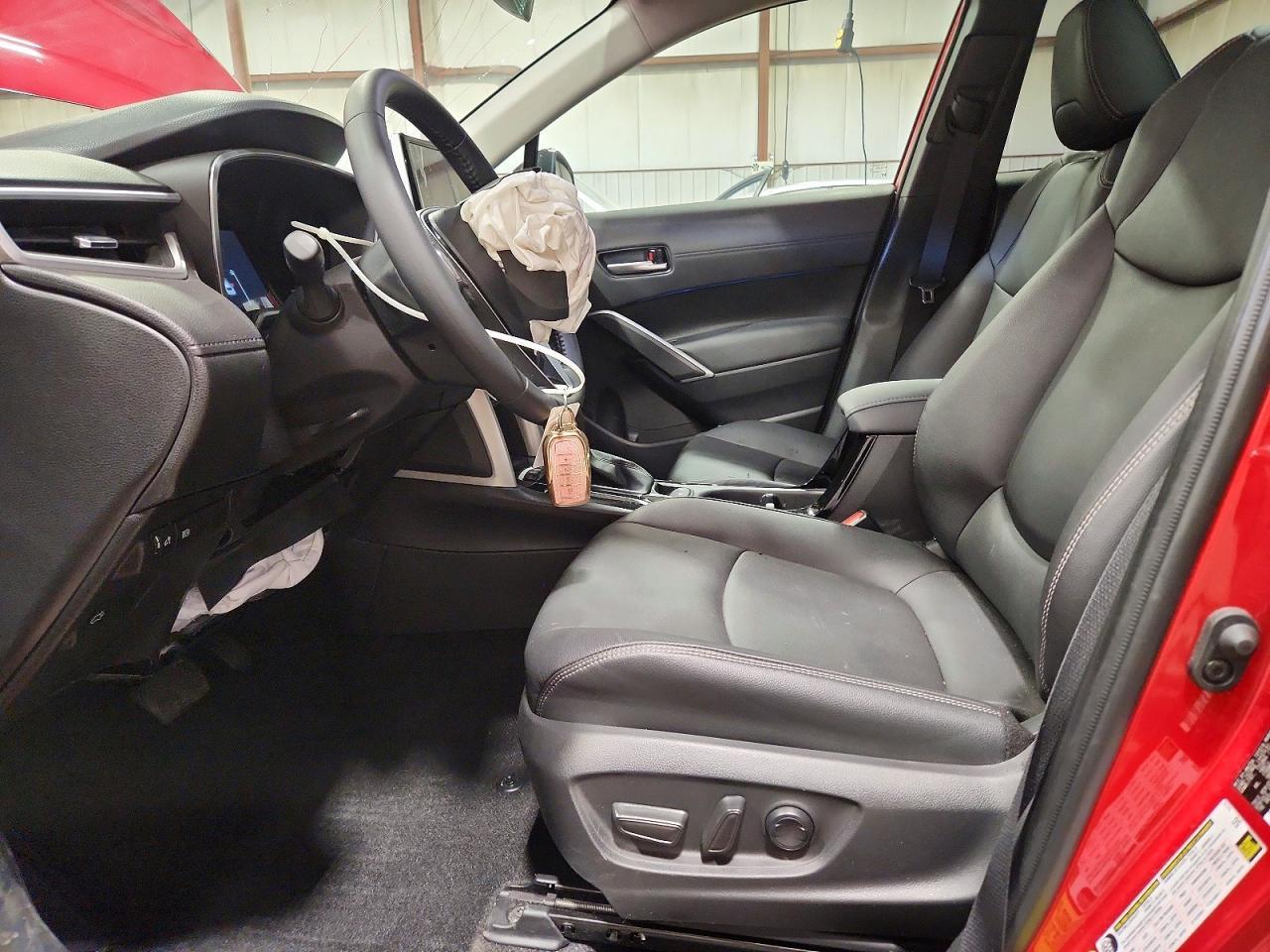 2025 Toyota Corolla Cross Xle - Image 7