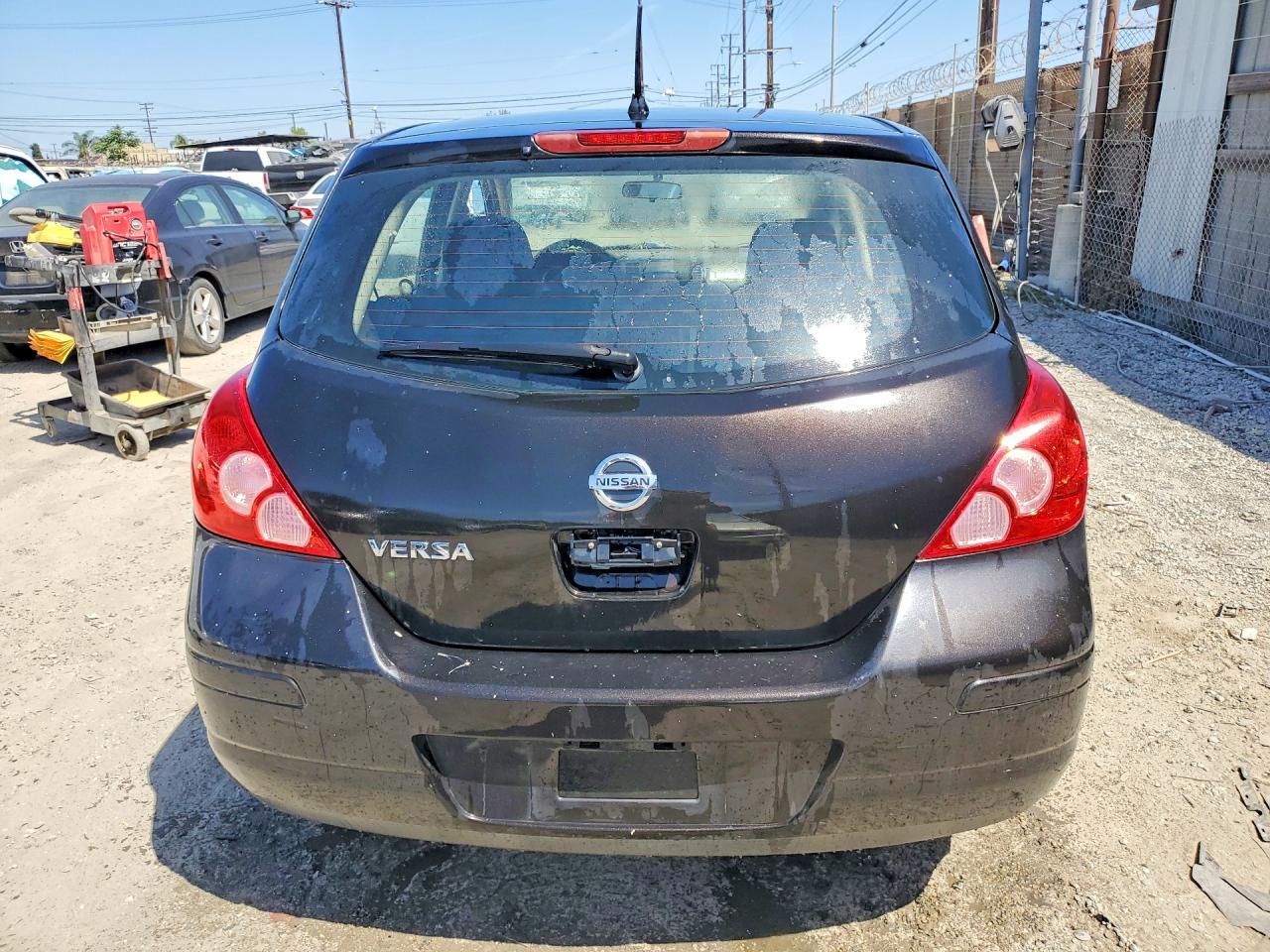 2011 Nissan Versa 1.8 S - Фото 6