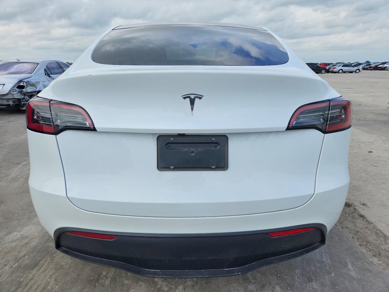 2024 Tesla Model Y - Image 6