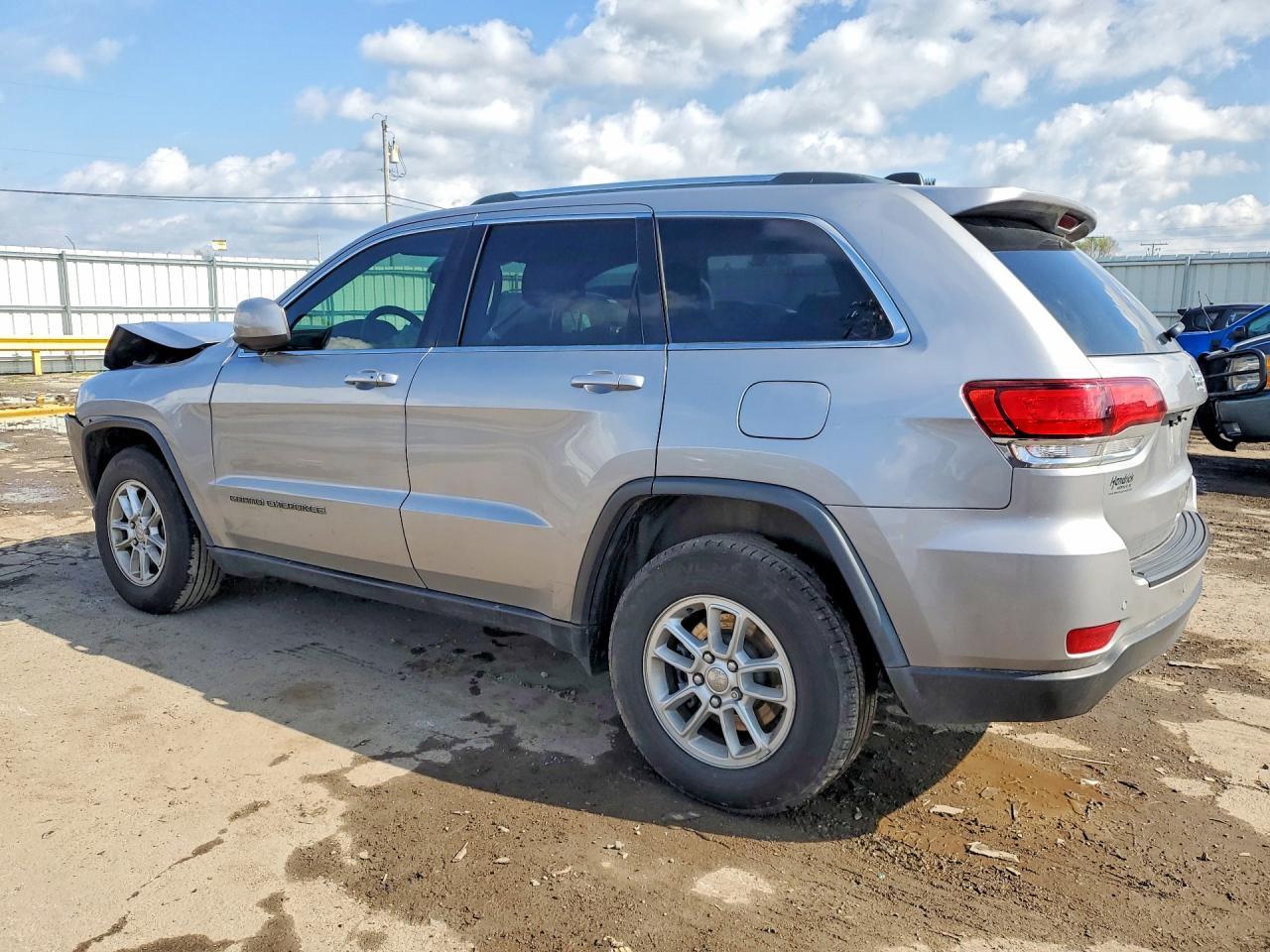 2020 Jeep Grand Cherokee Laredo - Image 2
