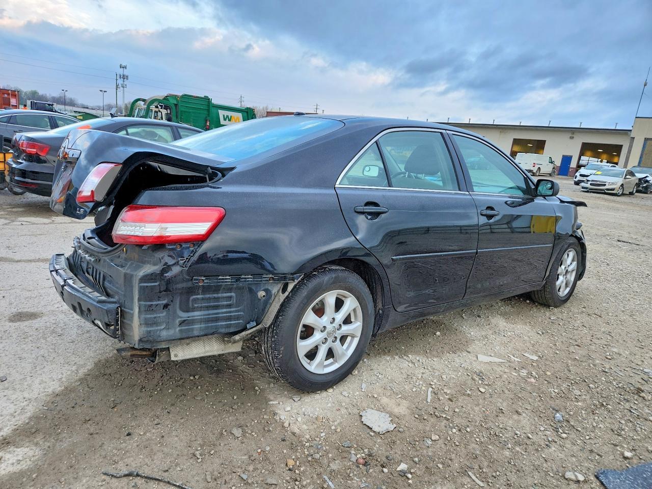 2011 Toyota Camry Le - Image 3