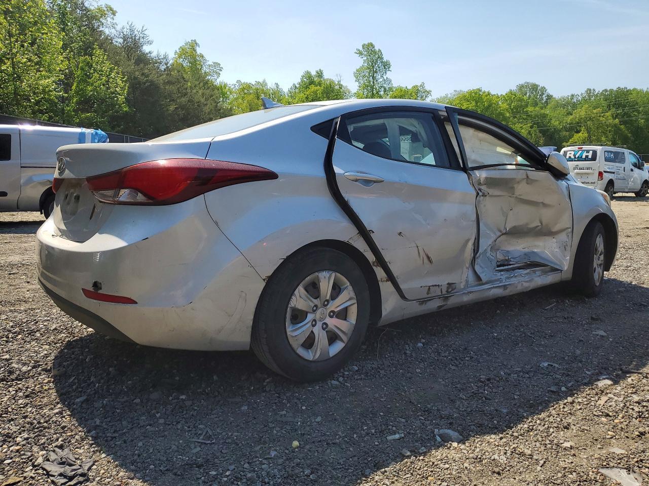 2016 Hyundai Elantra Se - Фото 3