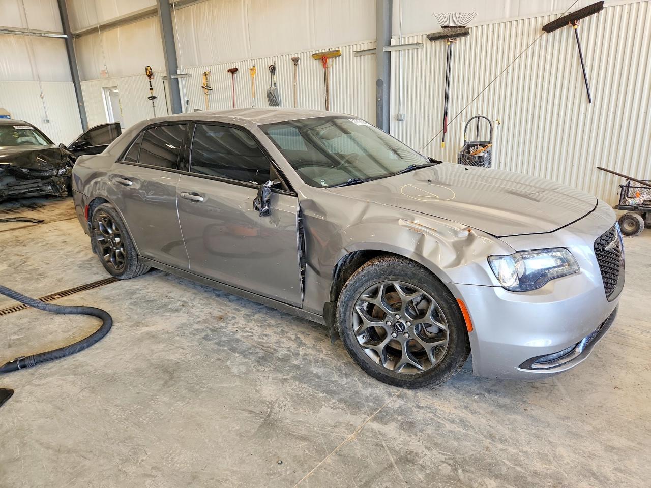 2016 Chrysler 300 S - Фото 4
