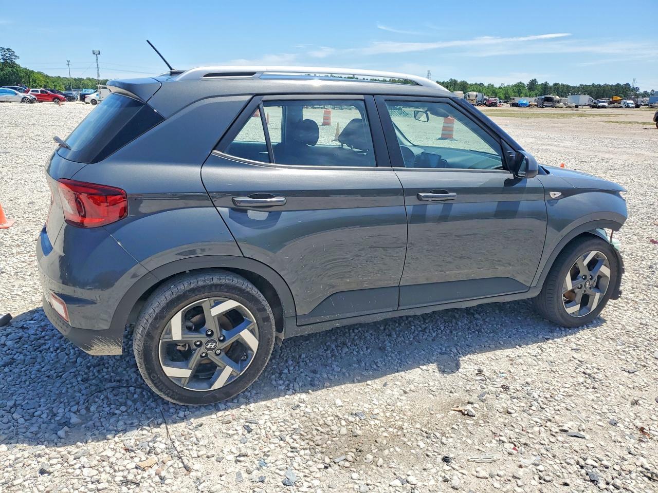 2024 Hyundai Venue Sel - Image 3
