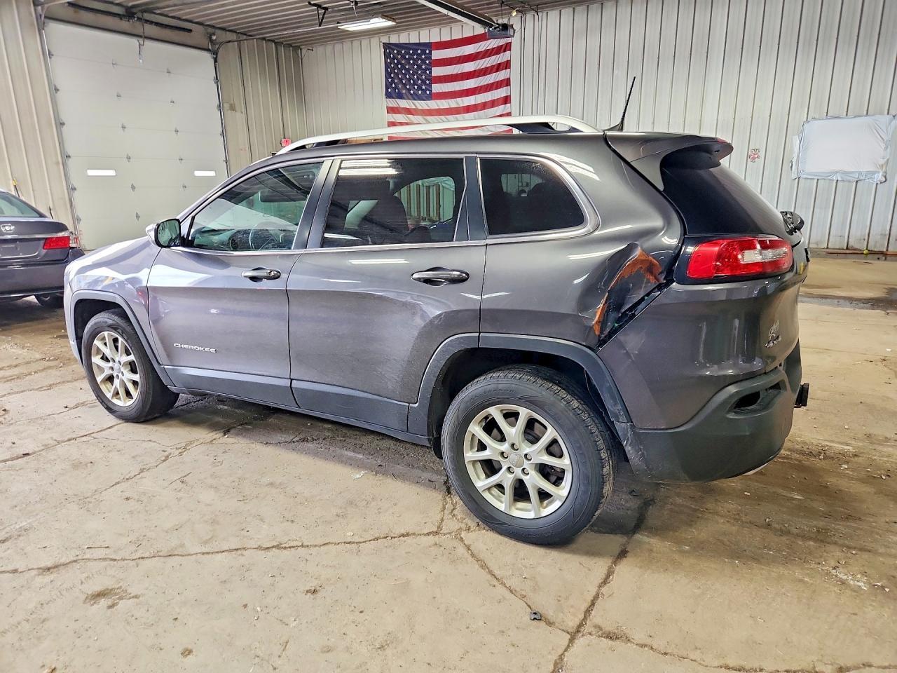2016 Jeep Cherokee Latitude - Фото 2