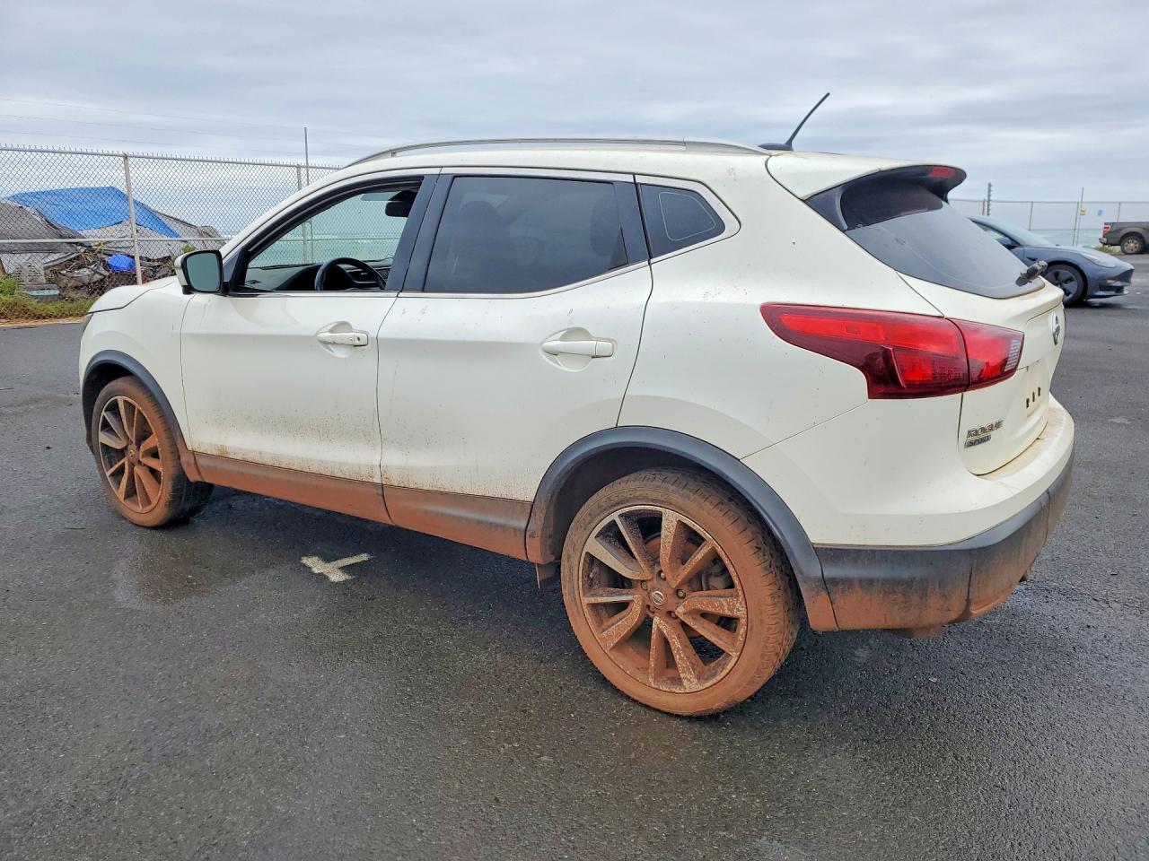 2018 Nissan Rogue Sport Sl - Image 2