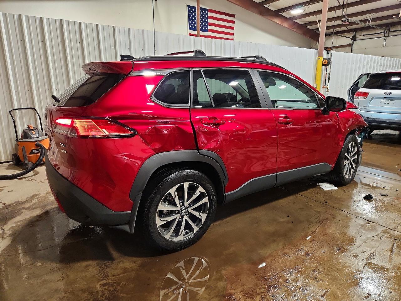 2025 Toyota Corolla Cross Xle - Image 3