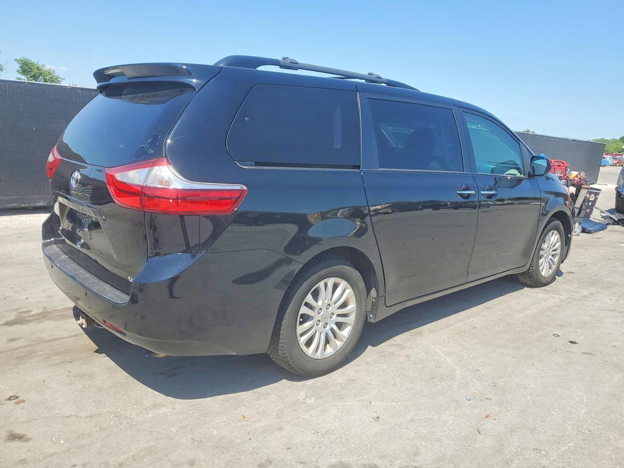 2017 Toyota Sienna Xle Premium 8-Passenger - Фото 3