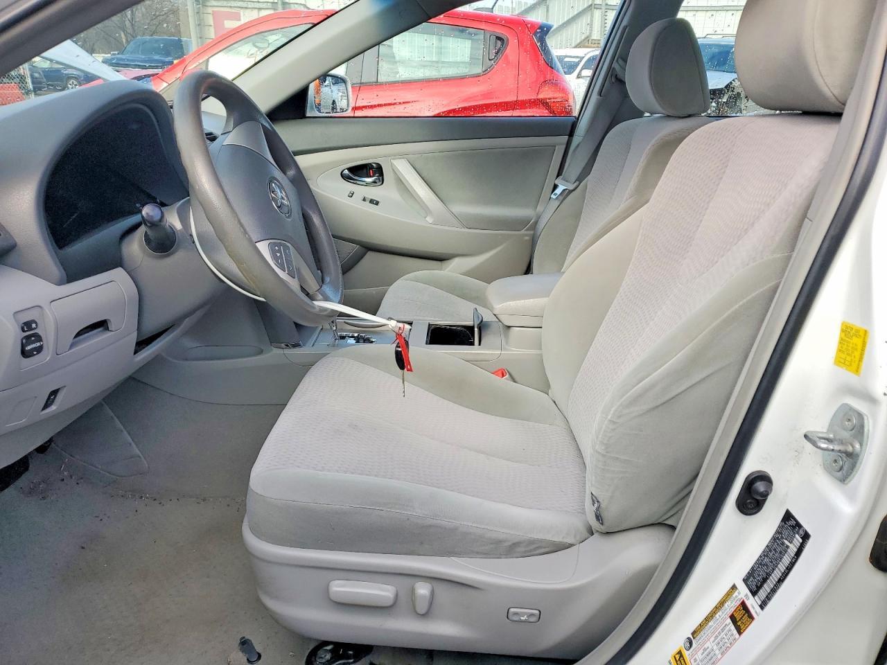 2011 Toyota Camry Le - Фото 7