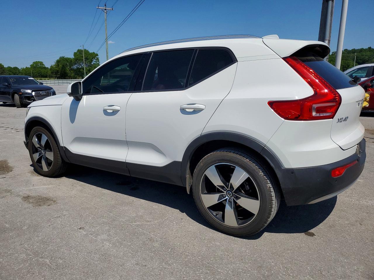 2019 Volvo Xc40 T5 Momentum - Image 2