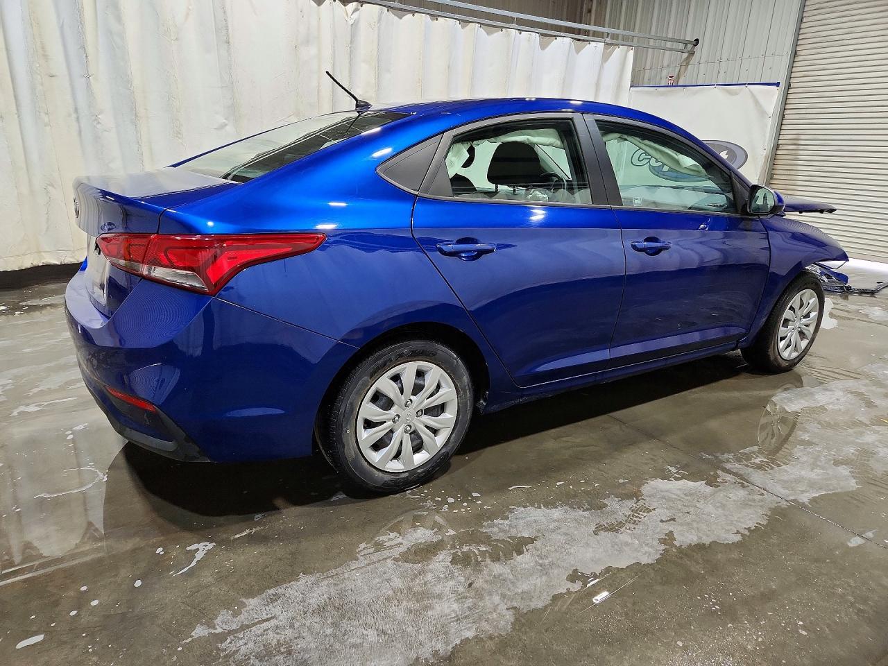 2021 Hyundai Accent Se - Фото 3