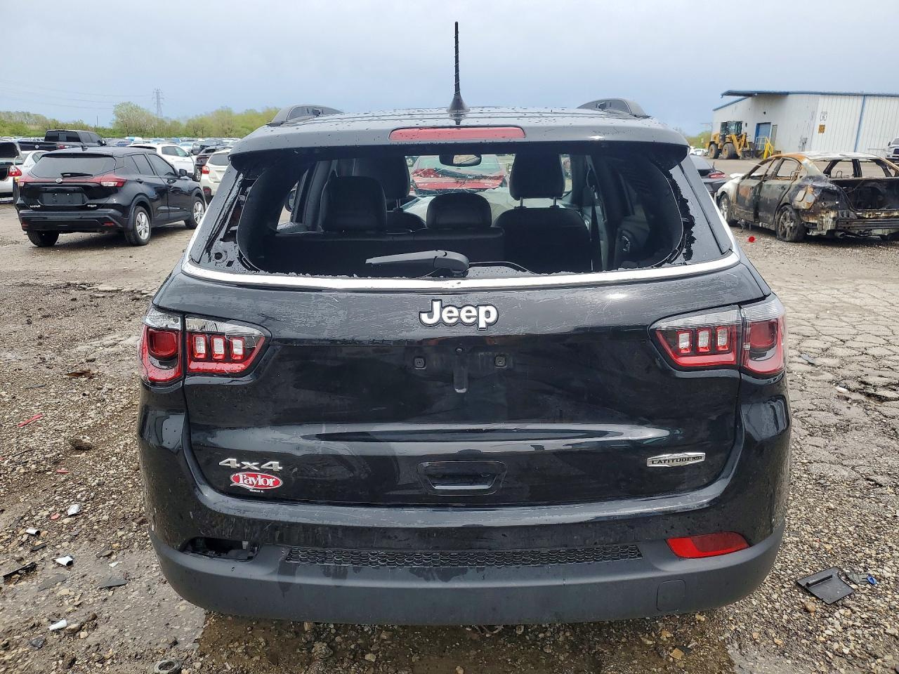 2023 Jeep Compass Latitude Lux - Фото 6