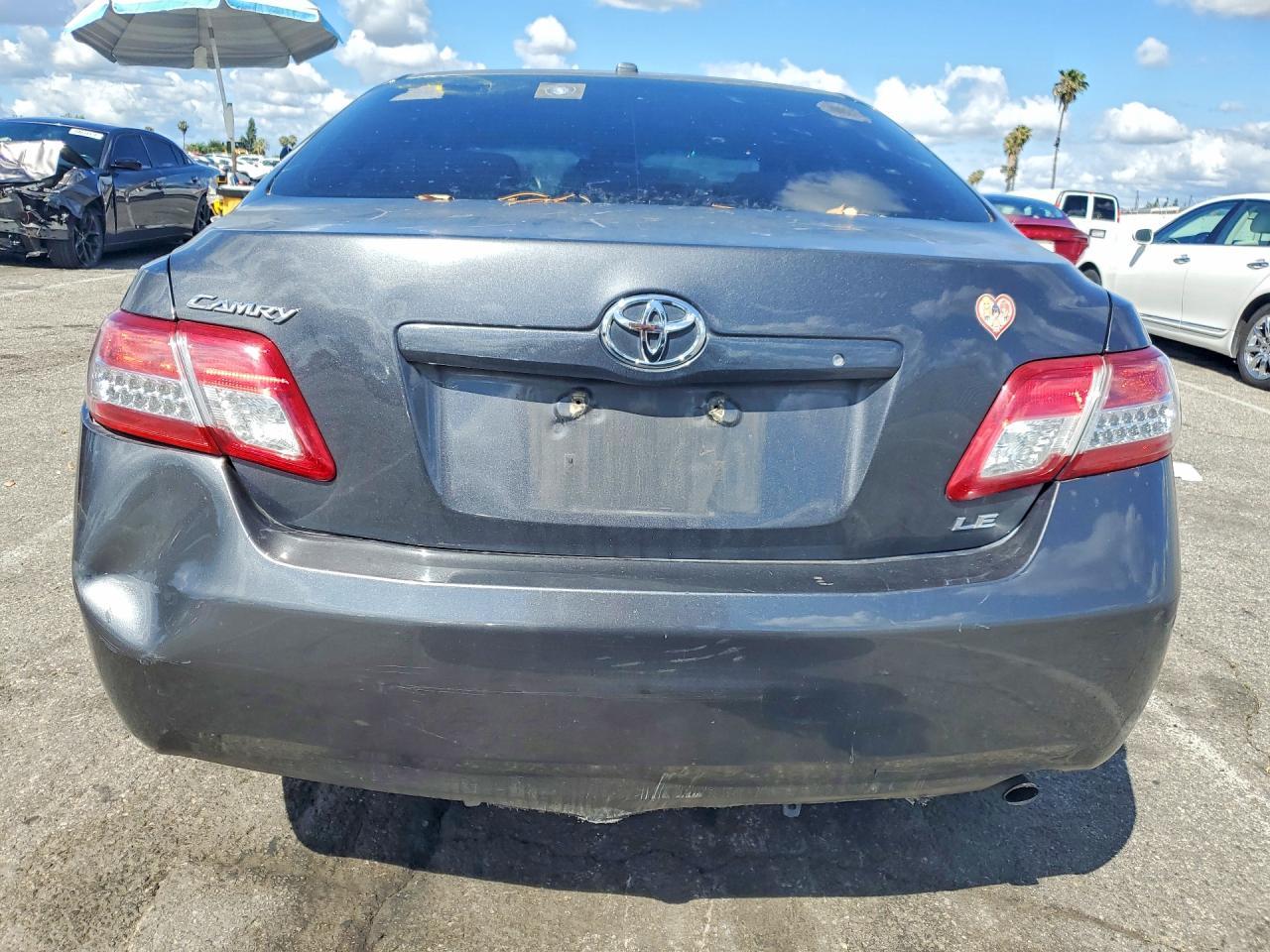 2011 Toyota Camry Le - Фото 6