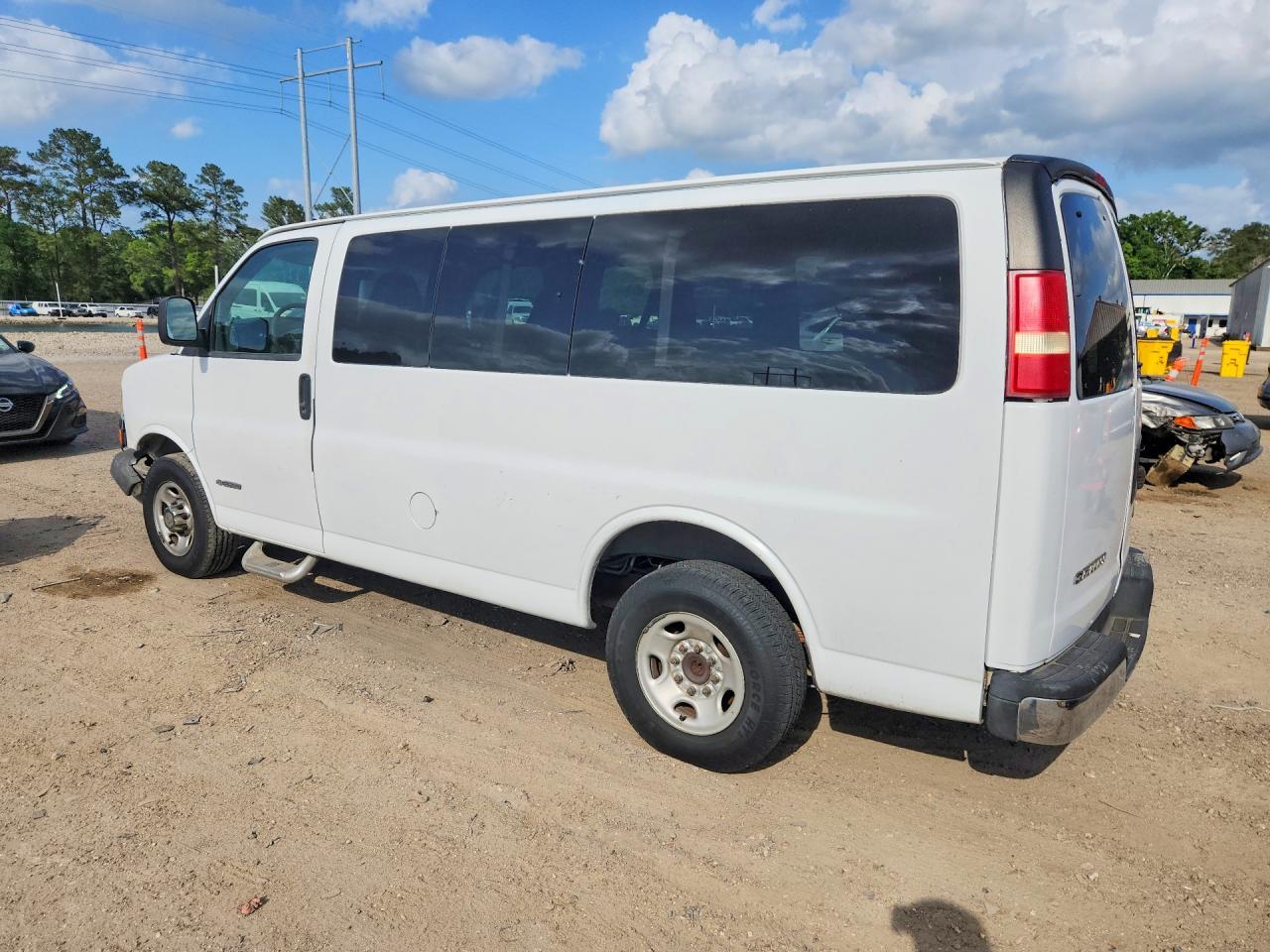 2003 Chevrolet Express G2500 - Image 2