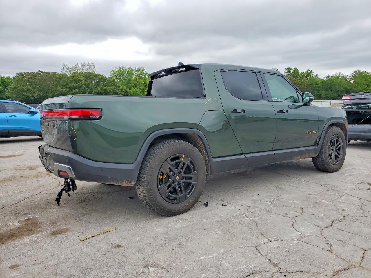 2023 Rivian R1T Adventure - Фото 3