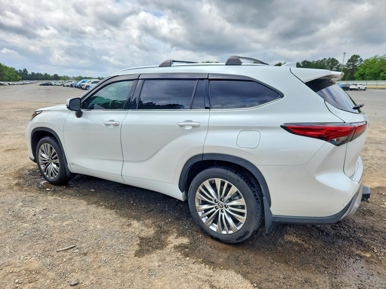 2023 Toyota Highlander Hybrid Platinum - Фото 2