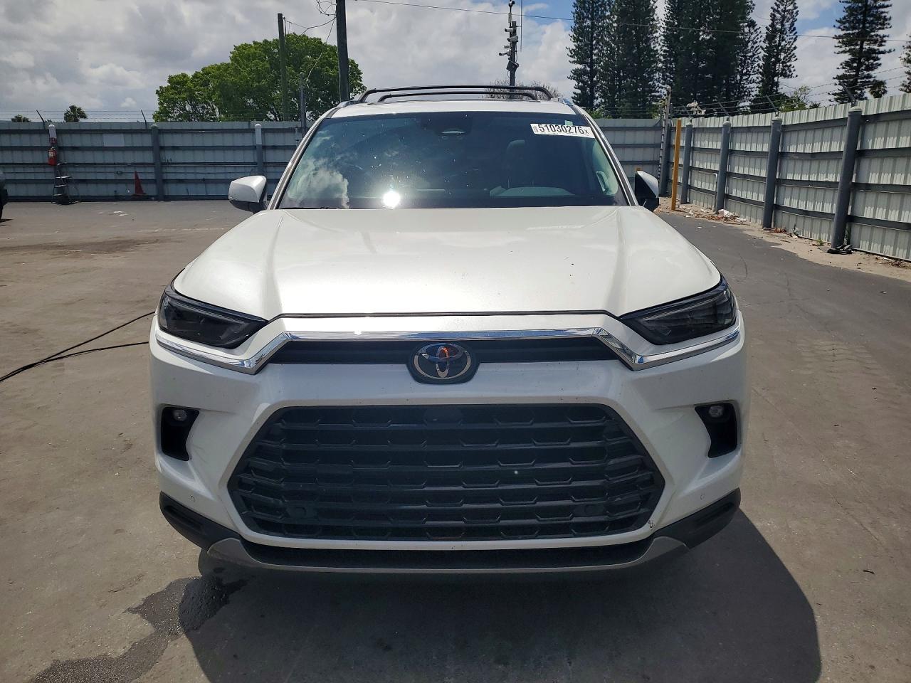 2024 Toyota Grand Highlander Limited - Image 5