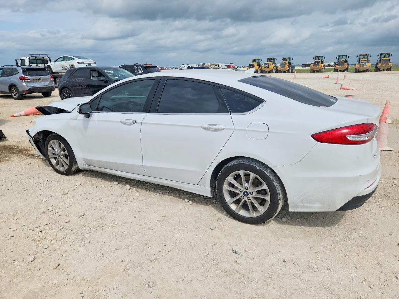 2020 Ford Fusion Se - Image 2