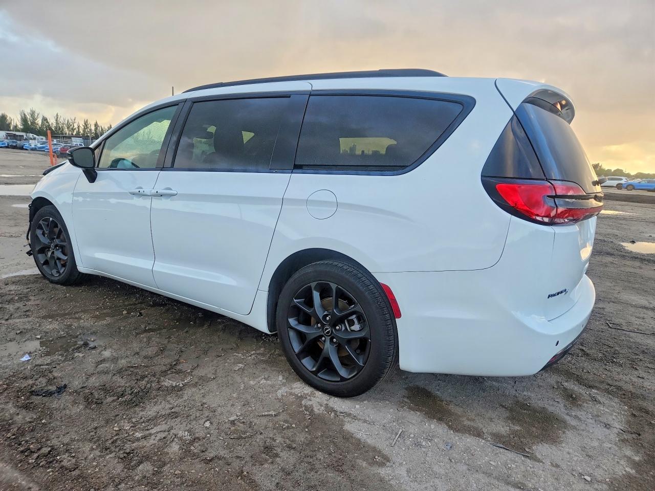 2025 Chrysler Pacifica Limited - Фото 2