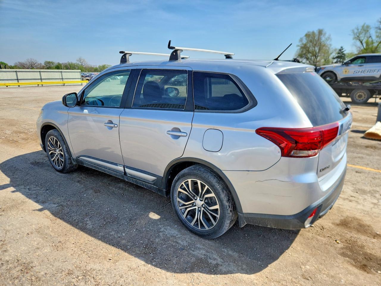 2016 Mitsubishi Outlander Es - Image 2
