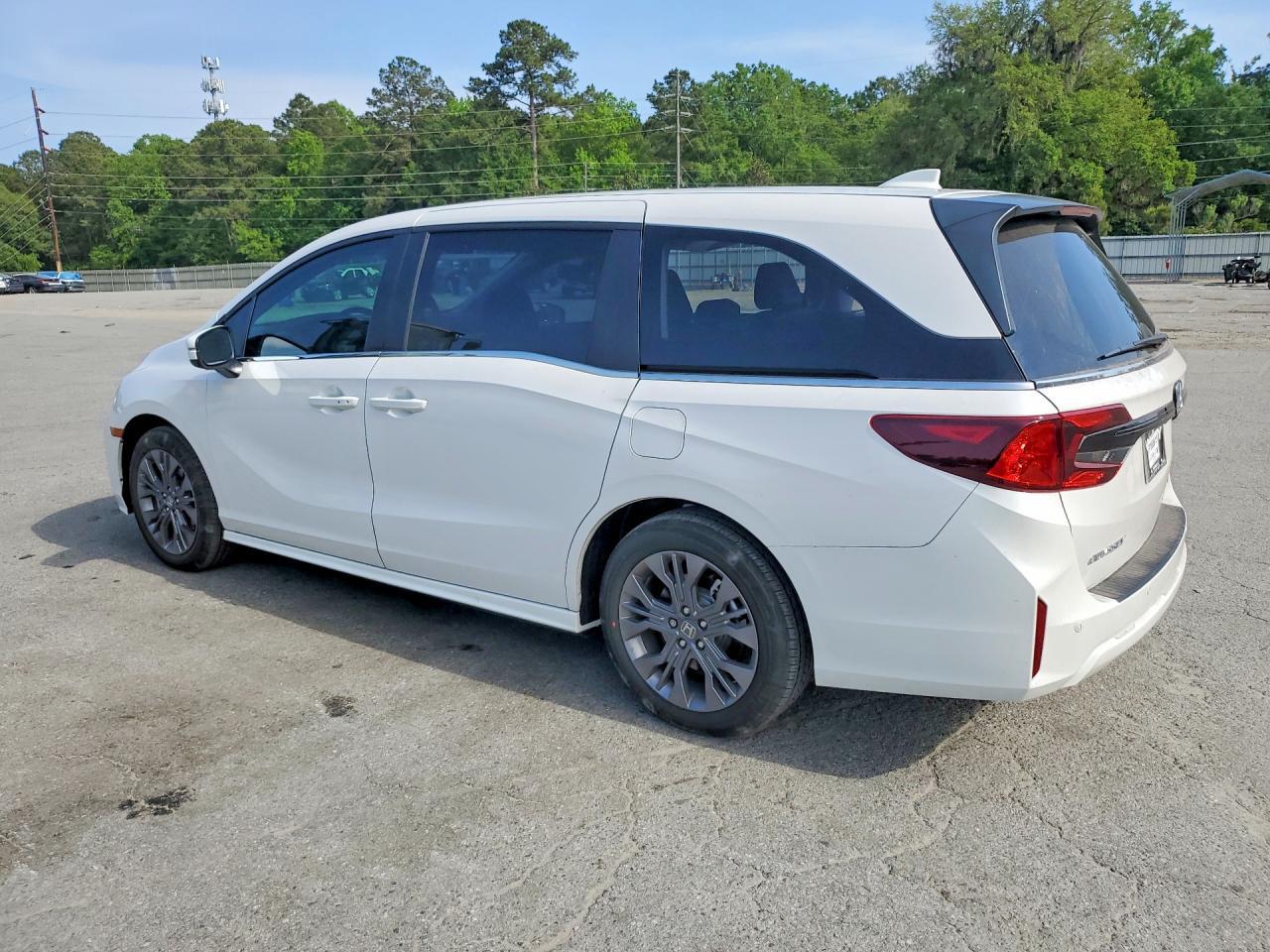 2026 Honda Odyssey Touring - Image 2