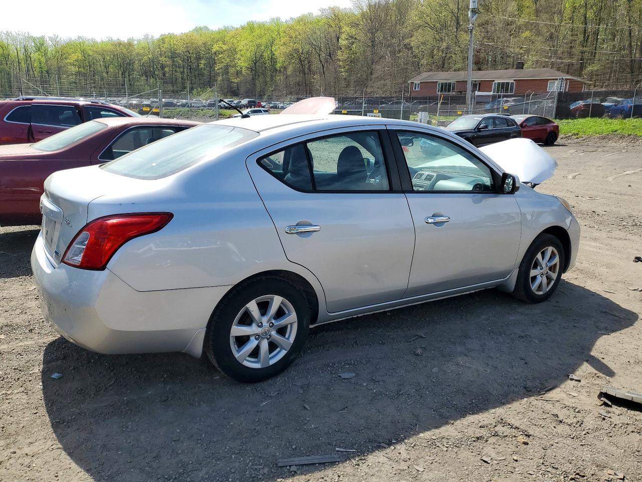 2012 Nissan Versa 1.6 S - Image 3