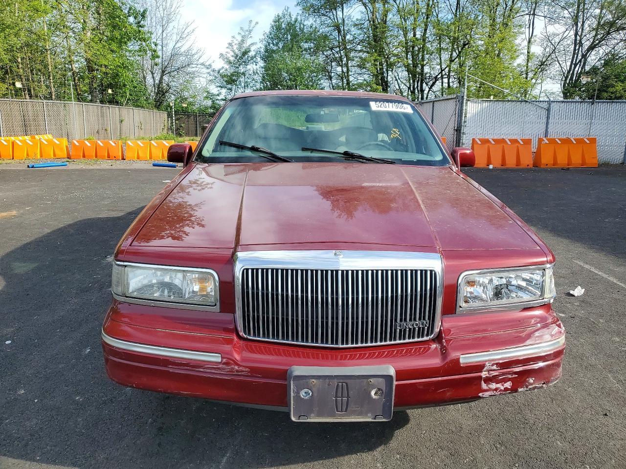 1997 Lincoln Town Car Executive - Фото 5