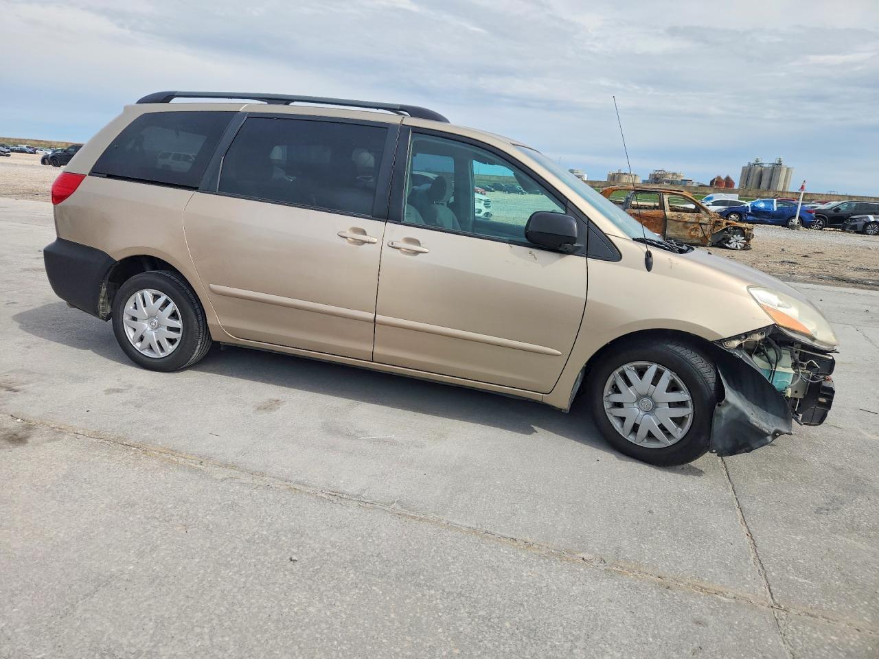 2007 Toyota Sienna Le 8-Passenger - Фото 4