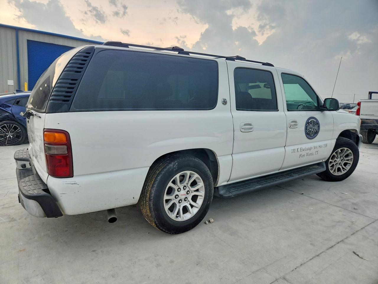 2003 GMC Yukon Xl C1500 - Фото 3
