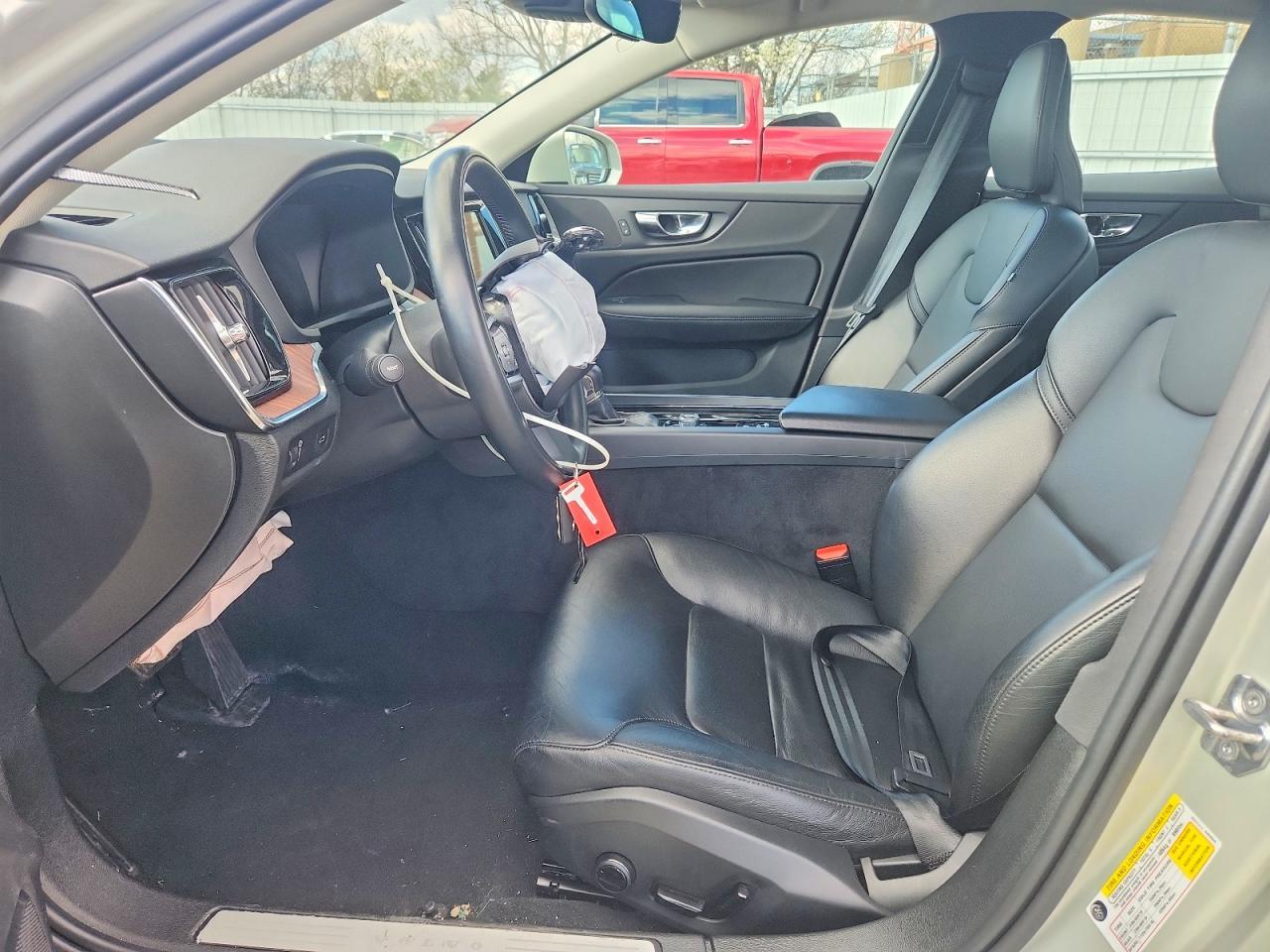2021 Volvo S60 T6 Momentum - Image 7