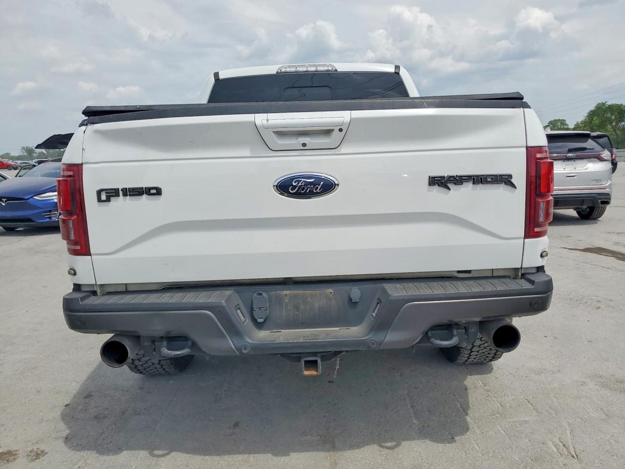 2017 Ford F150 Raptor - Фото 6