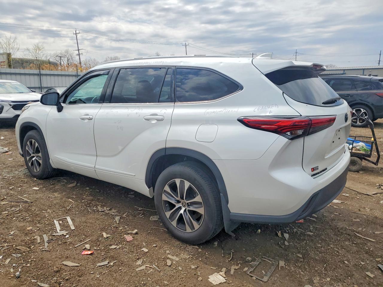 2022 Toyota Highlander Xle - Image 2
