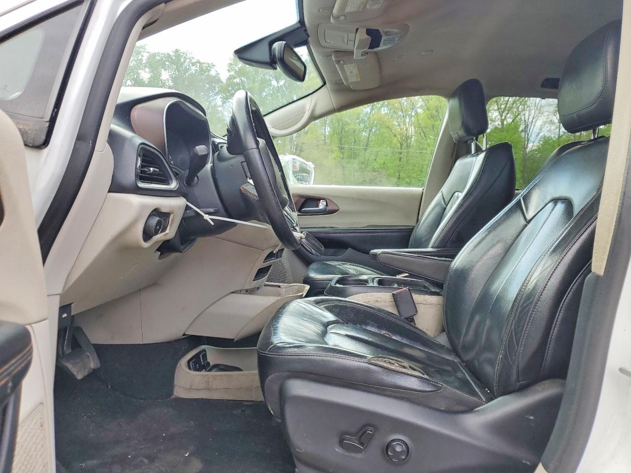 2019 Chrysler Pacifica Touring L - Image 7