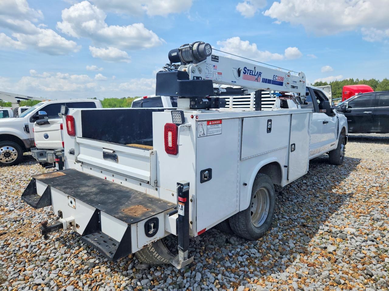 2023 Ford F350 Super Duty - Фото 3