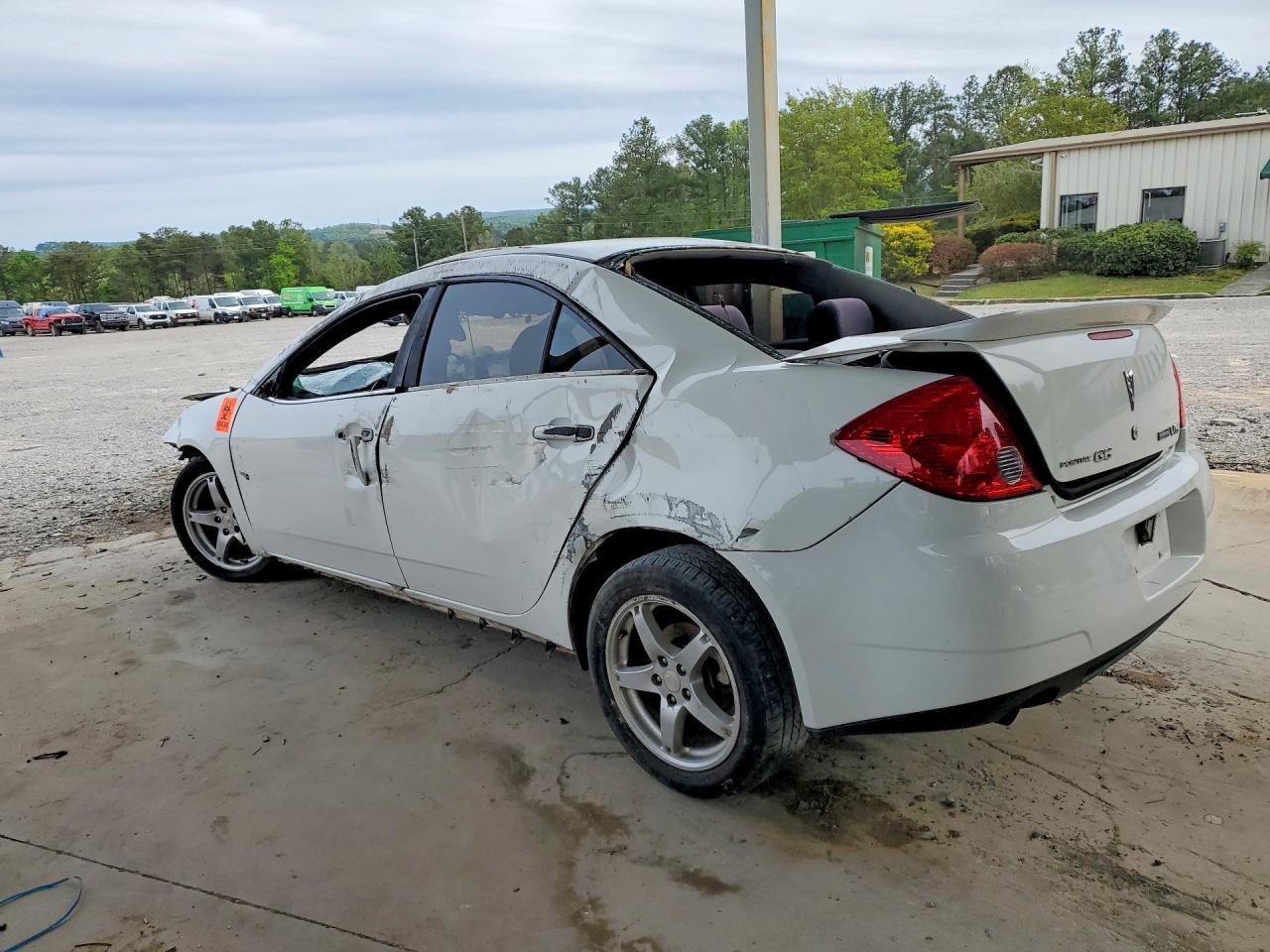 2009 Pontiac G6 - Image 2