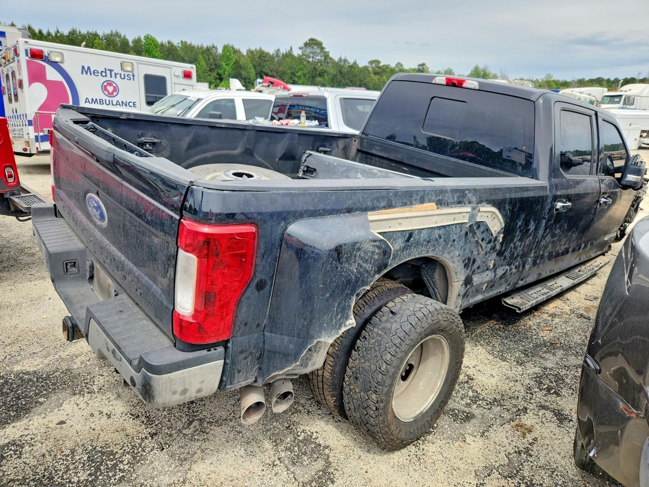 2019 Ford F350 Super Duty - Фото 3