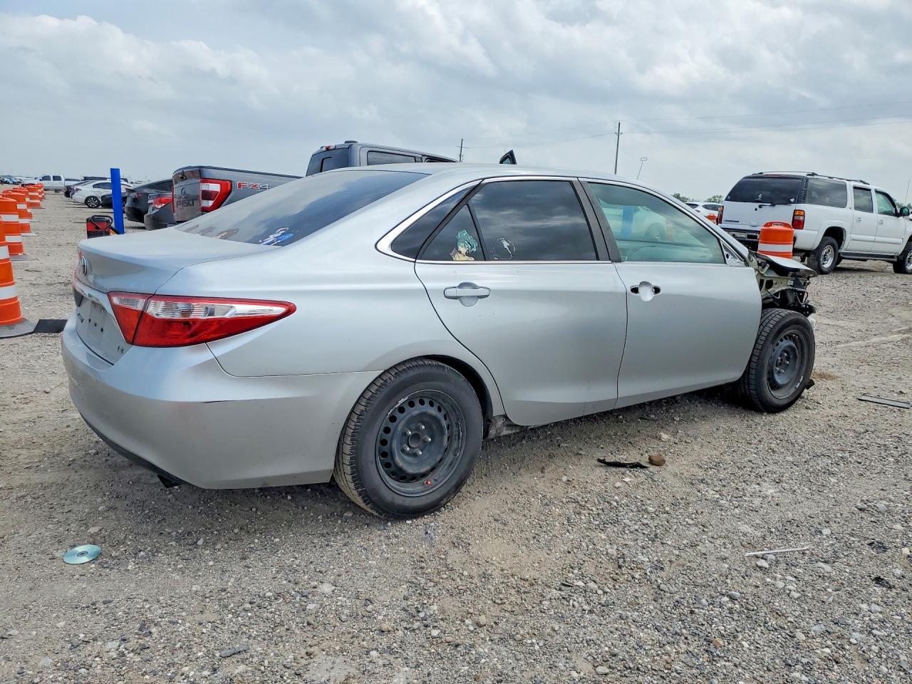 2017 Toyota Camry Le - Фото 3