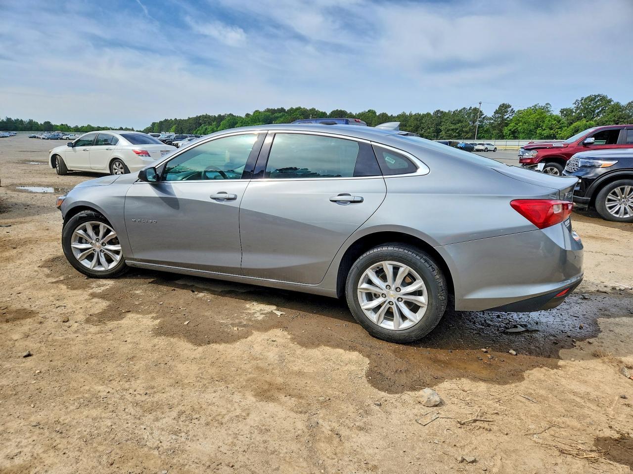 2024 Chevrolet Malibu Lt - Image 2