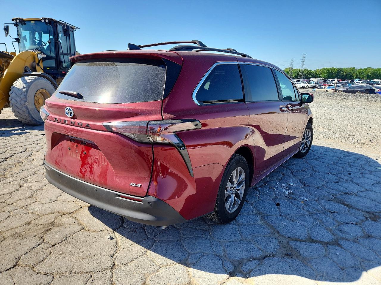 2025 Toyota Sienna Xle 8-Passenger - Image 3