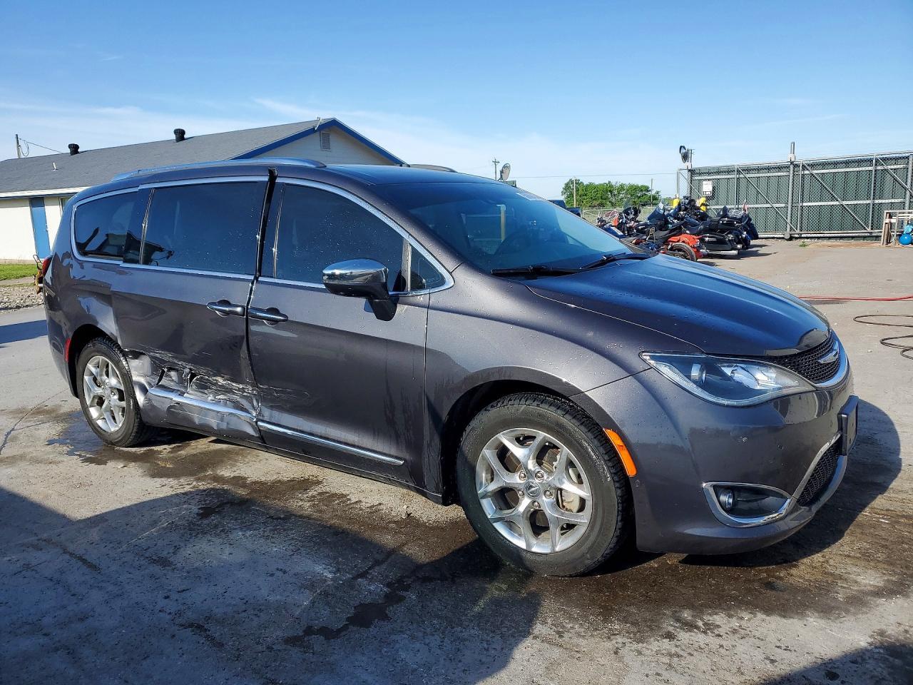 2018 Chrysler Pacifica Limited - Image 4