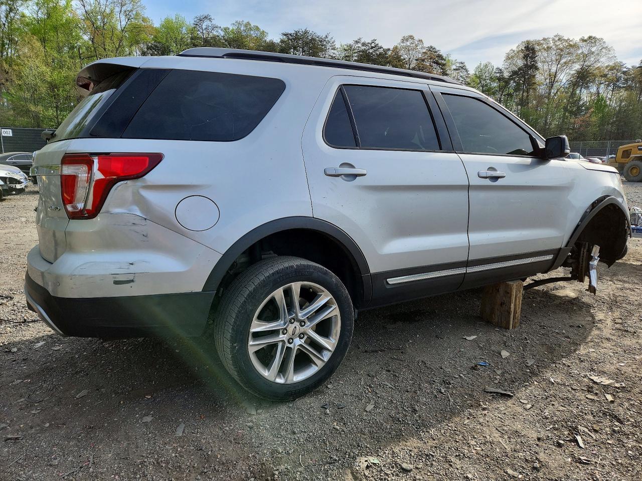 2017 Ford Explorer Xlt - Image 3