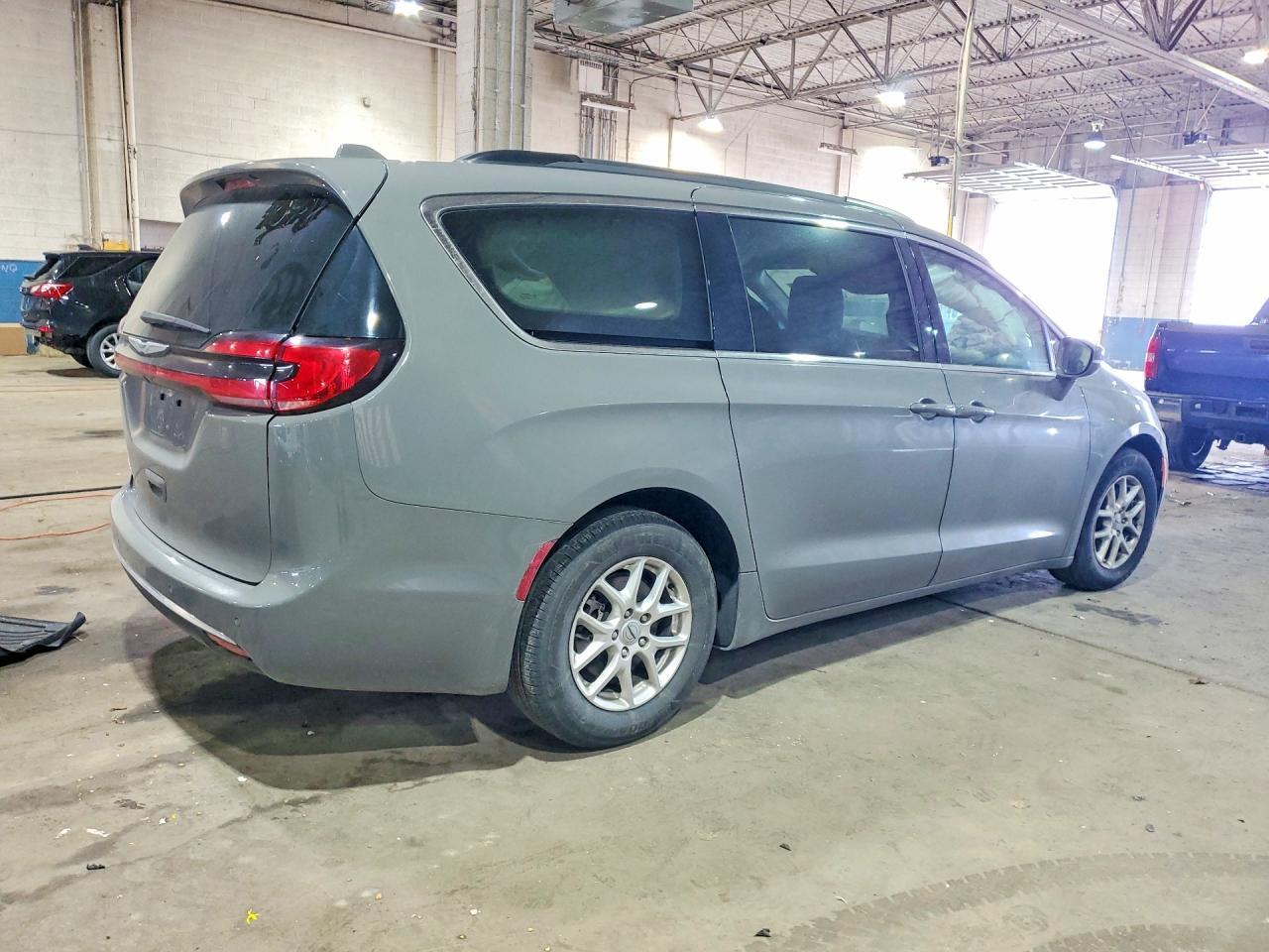 2022 Chrysler Pacifica Touring L - Фото 3