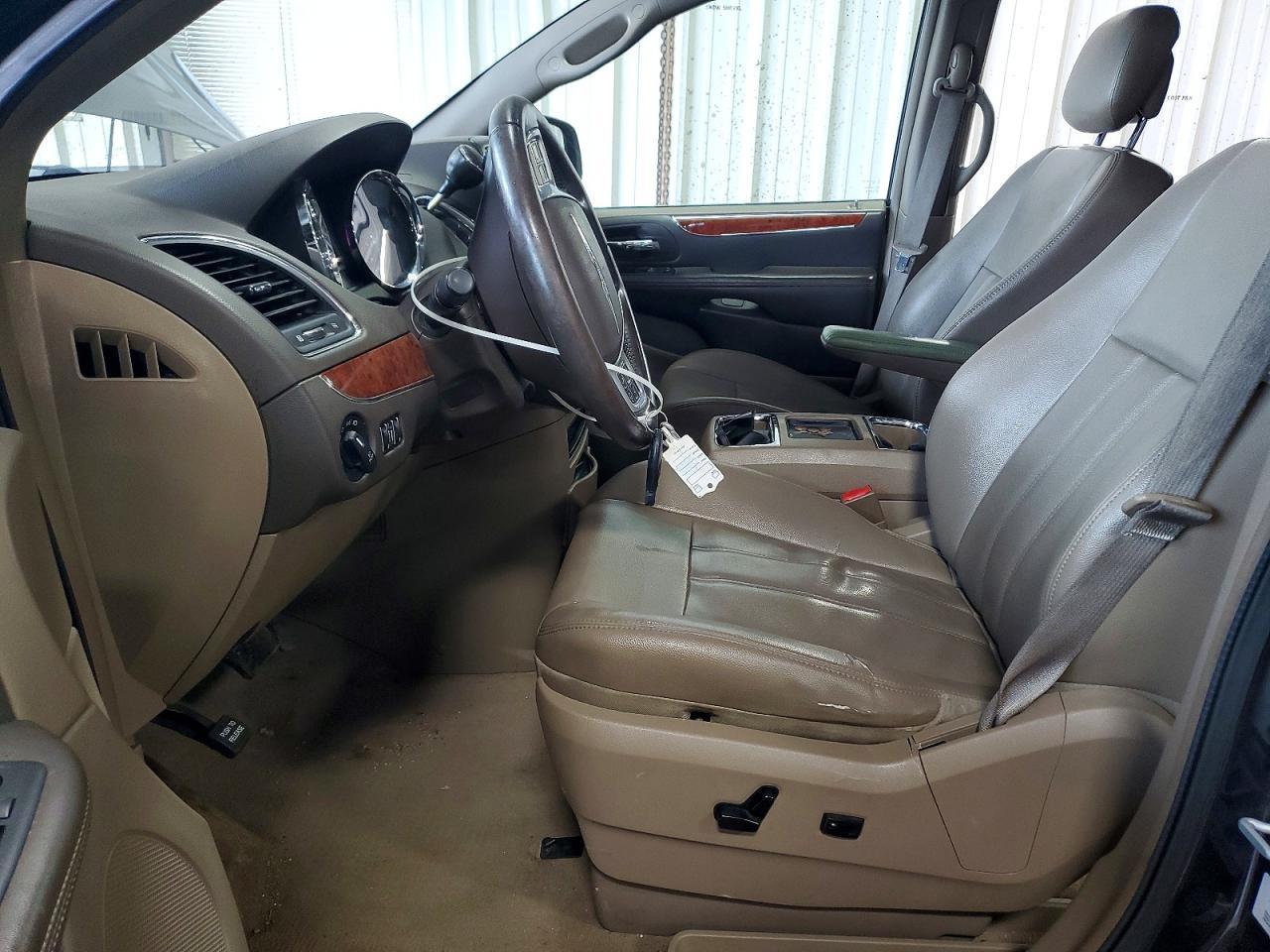 2013 Chrysler Town & Country Touring - Фото 7