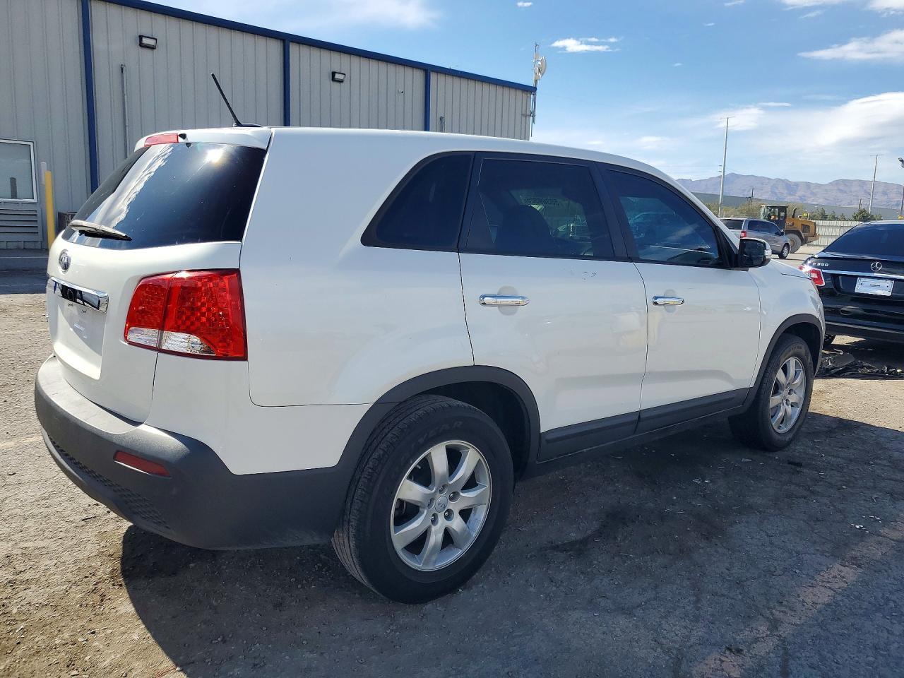 2012 Kia Sorento Lx - Image 3